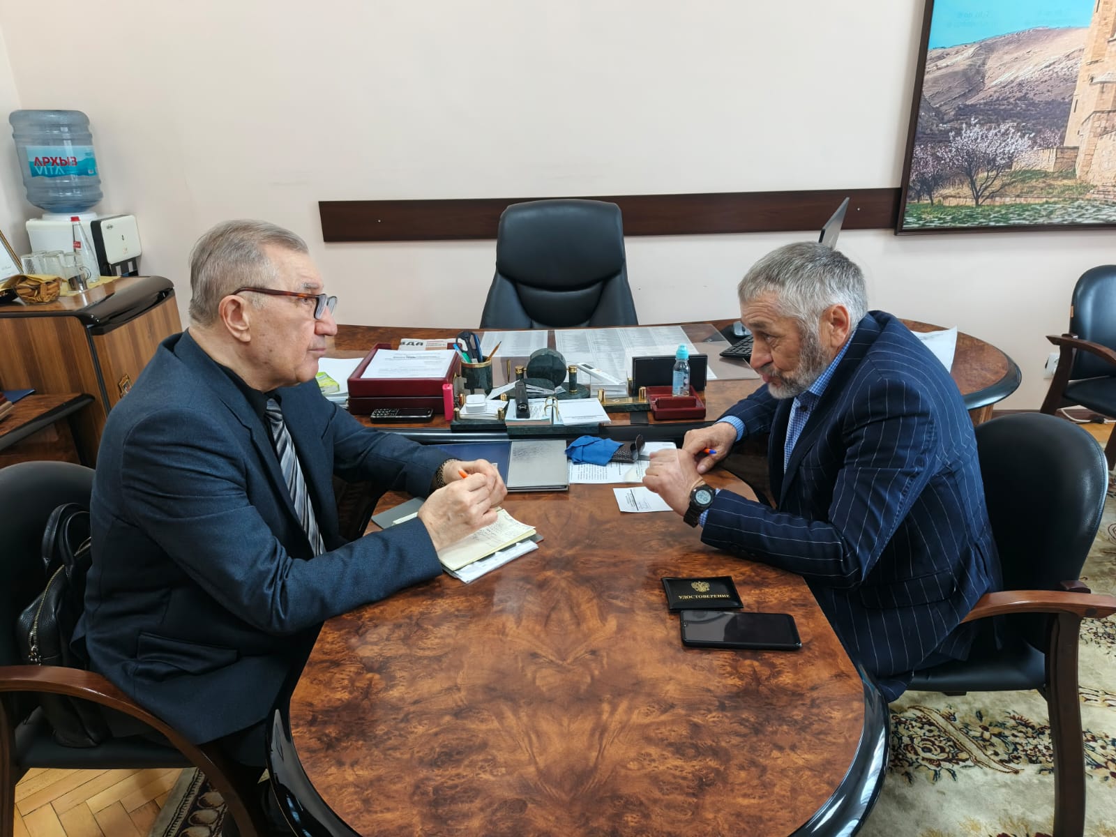 Председатель Общественной палаты Республики Дагестан Азизбек Черкесов провёл рабочую встречу с председателем Общественной палаты Цунтинского района Сахратулой Газиевым